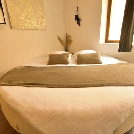 Appartement Jacuzzi Gold&Night Verneuil d'Avre et d'Iton Exterior photo