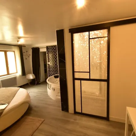 Appartement Jacuzzi Gold&Night Verneuil d'Avre et d'Iton Exterior photo