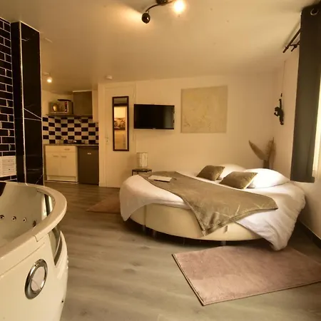 Appartement Jacuzzi Gold&Night Verneuil d'Avre et d'Iton Exterior photo
