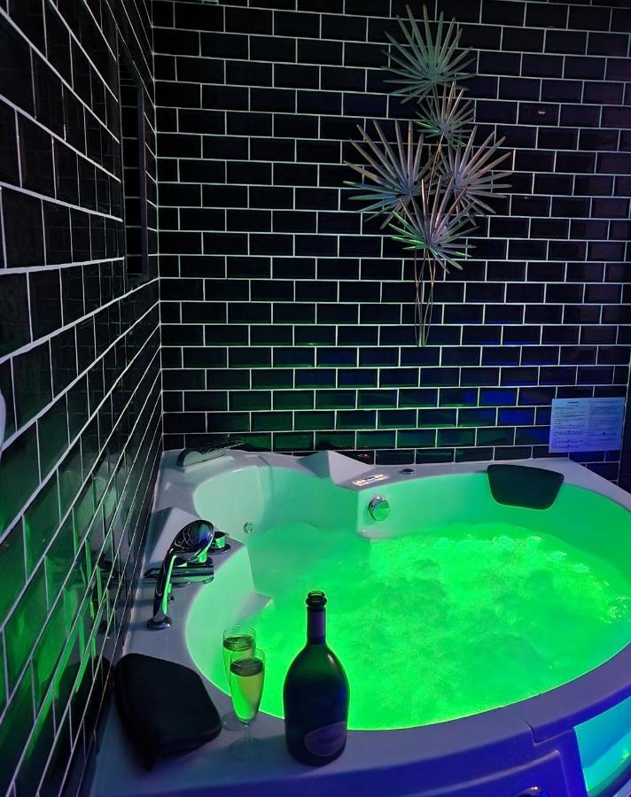 Apartment Jacuzzi Gold&night *
